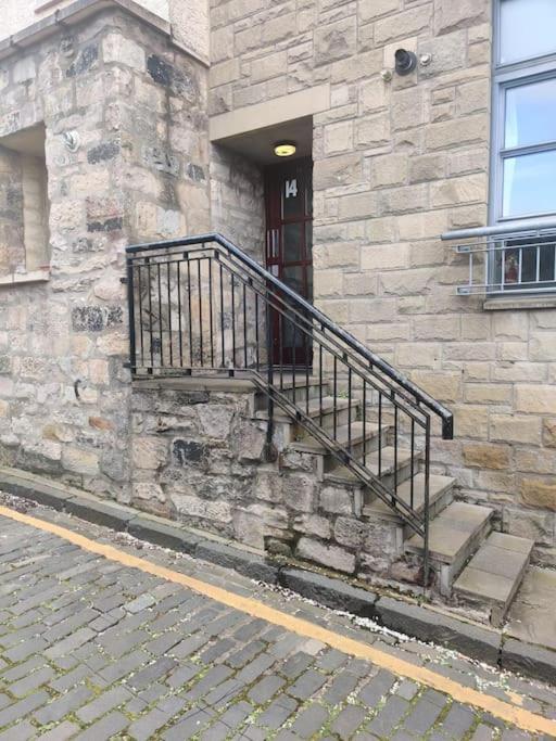 Next To The Palace And Royal Mile With Parking EDI Exterior photo