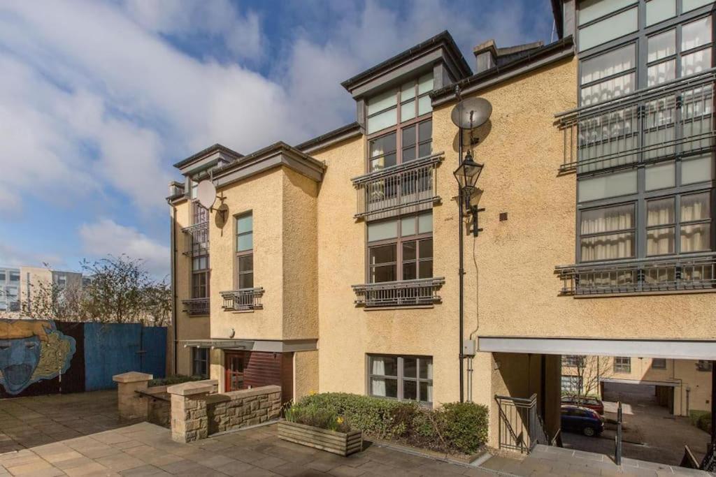 Next To The Palace And Royal Mile With Parking EDI Exterior photo