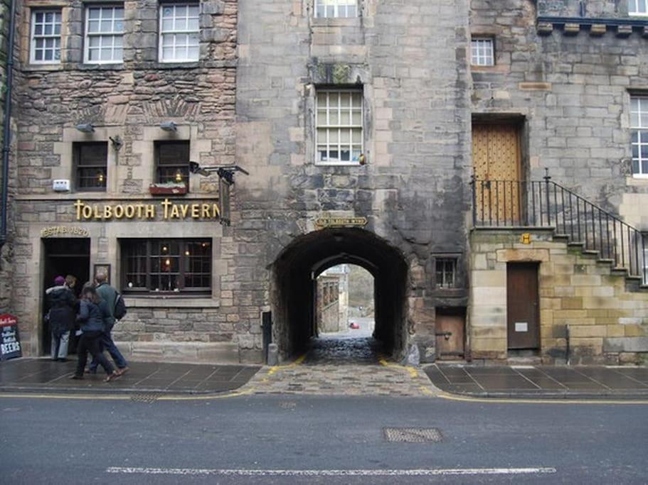 Next To The Palace And Royal Mile With Parking EDI Exterior photo